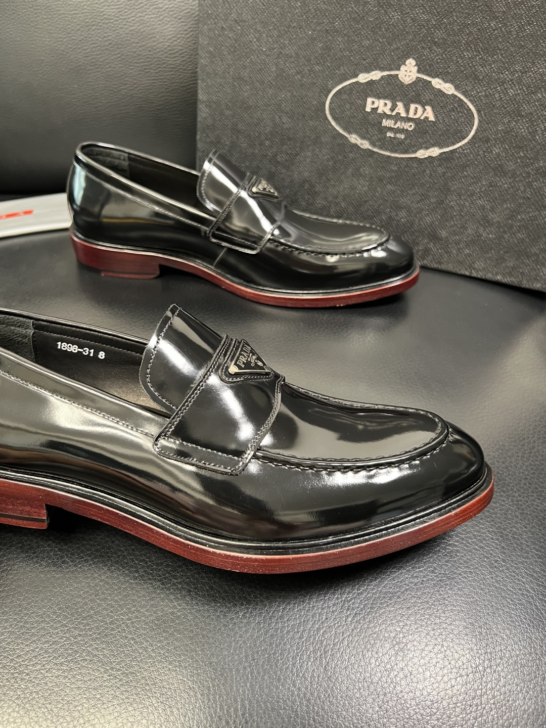 PRADA 高品质 顶级工艺品 普拉达 皮鞋专柜同步 原厂配置，意大利进口原版牛皮面料，透气舒适进口水染