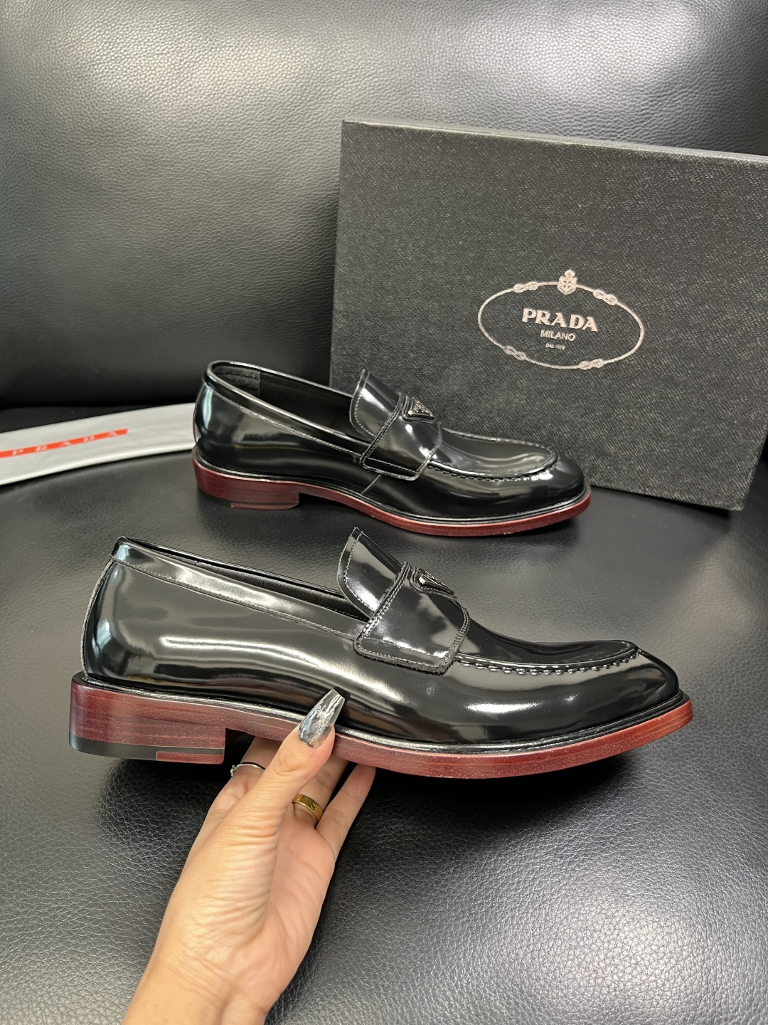 PRADA 高品质 顶级工艺品 普拉达 皮鞋专柜同步 原厂配置，意大利进口原版牛皮面料，透气舒适进口水染