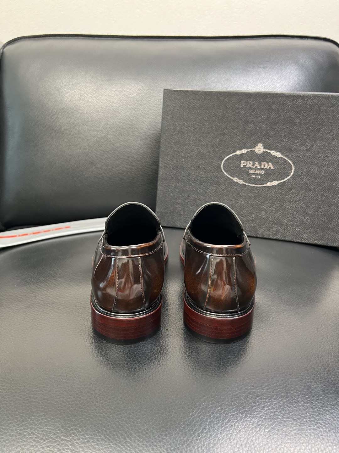 PRADA 高品质 顶级工艺品 普拉达 皮鞋专柜同步 原厂配置，意大利进口原版牛皮面料，透气舒适进口水染
