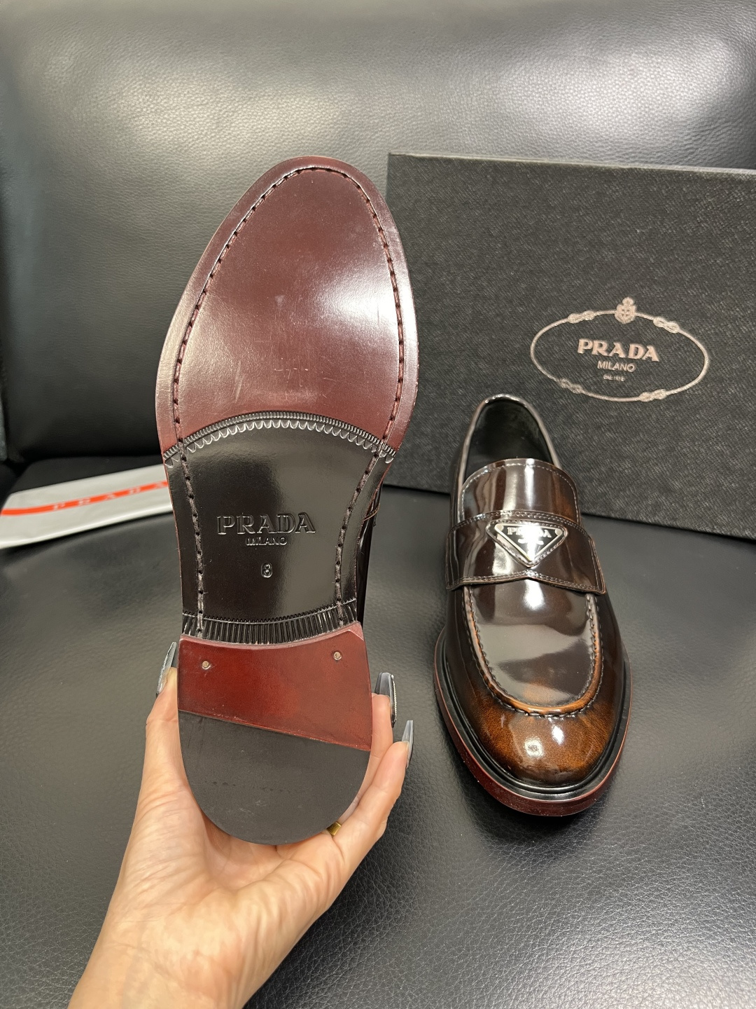 PRADA 高品质 顶级工艺品 普拉达 皮鞋专柜同步 原厂配置，意大利进口原版牛皮面料，透气舒适进口水染