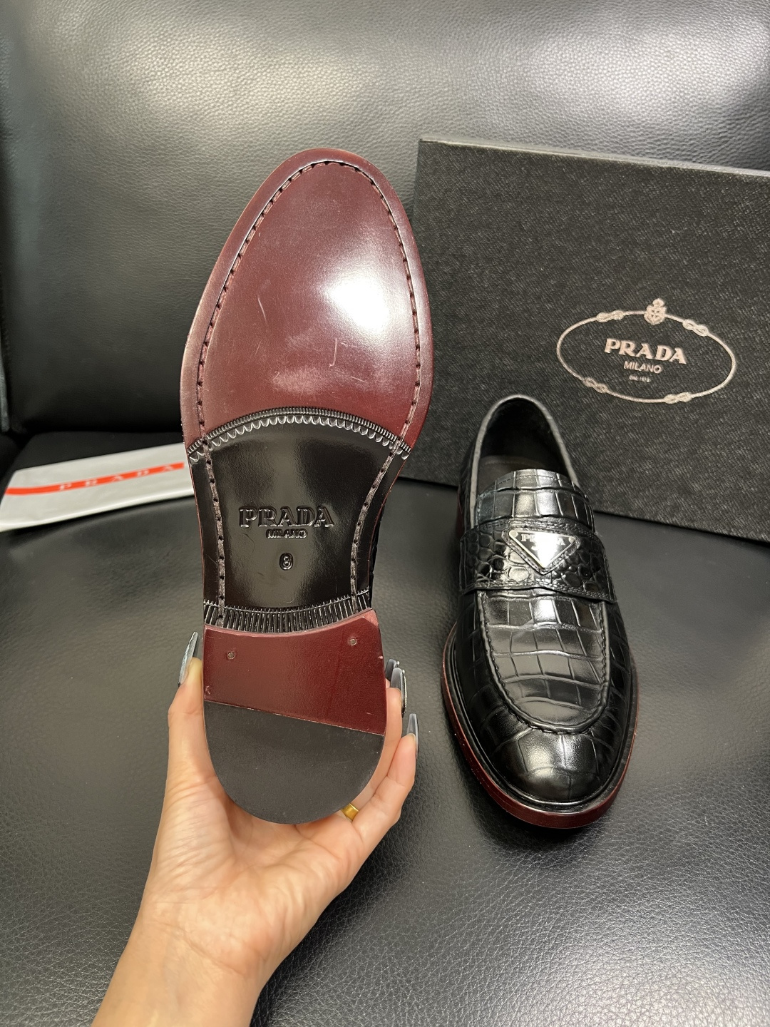 PRADA 高品质 顶级工艺品 普拉达 皮鞋专柜同步 原厂配置，意大利进口原版牛皮面料，透气舒适进口水染