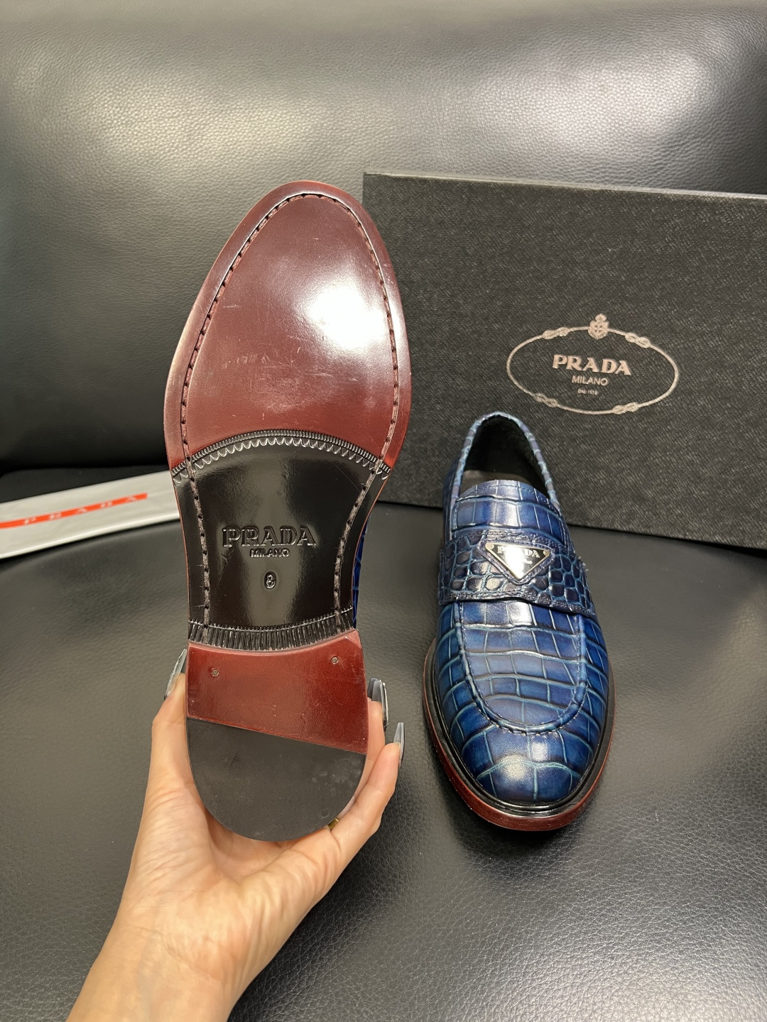 PRADA 高品质 顶级工艺品 普拉达 皮鞋专柜同步 原厂配置，意大利进口原版牛皮面料，透气舒适进口水染