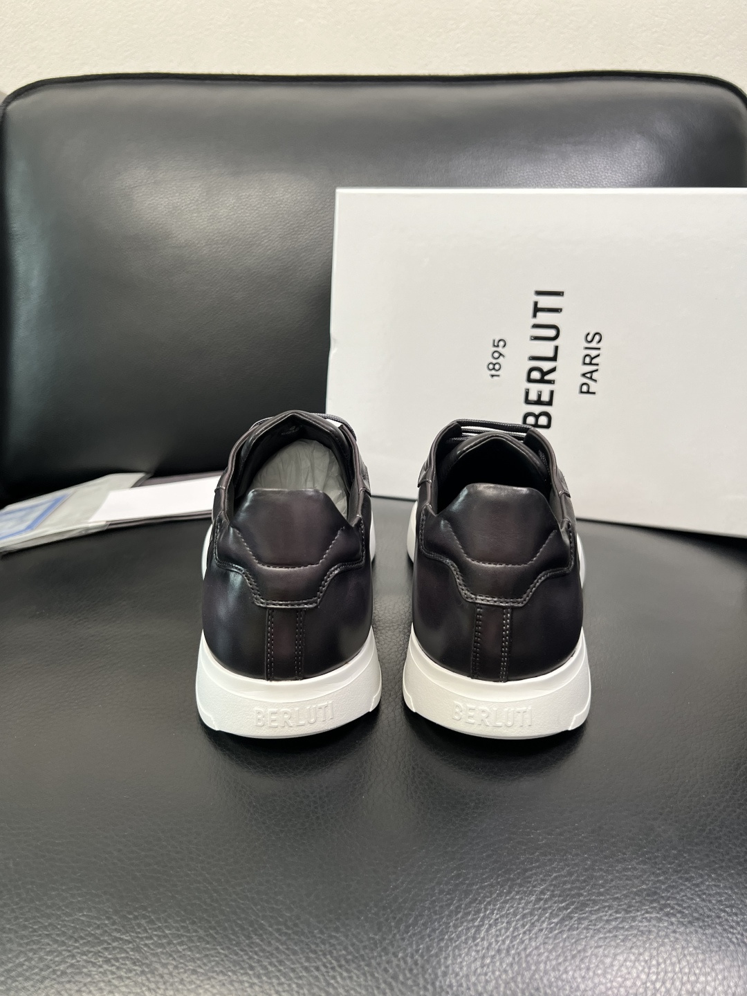 Berluti 高品质 顶级工艺品 布鲁提 专柜同步发售原厂配置，意大利进口牛皮面料，全进口水染牛皮里垫