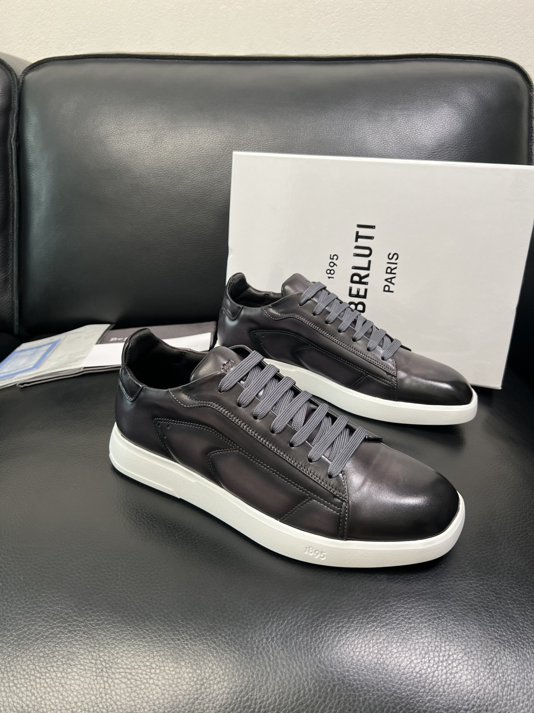 Berluti 高品质 顶级工艺品 布鲁提 专柜同步发售原厂配置，意大利进口牛皮面料，全进口水染牛皮里垫