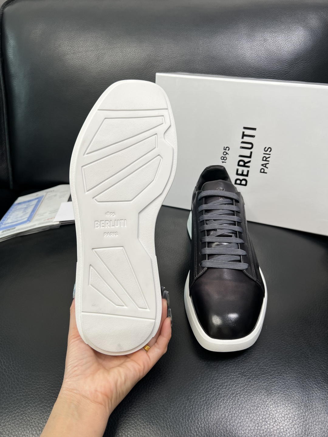 Berluti 高品质 顶级工艺品 布鲁提 专柜同步发售原厂配置，意大利进口牛皮面料，全进口水染牛皮里垫