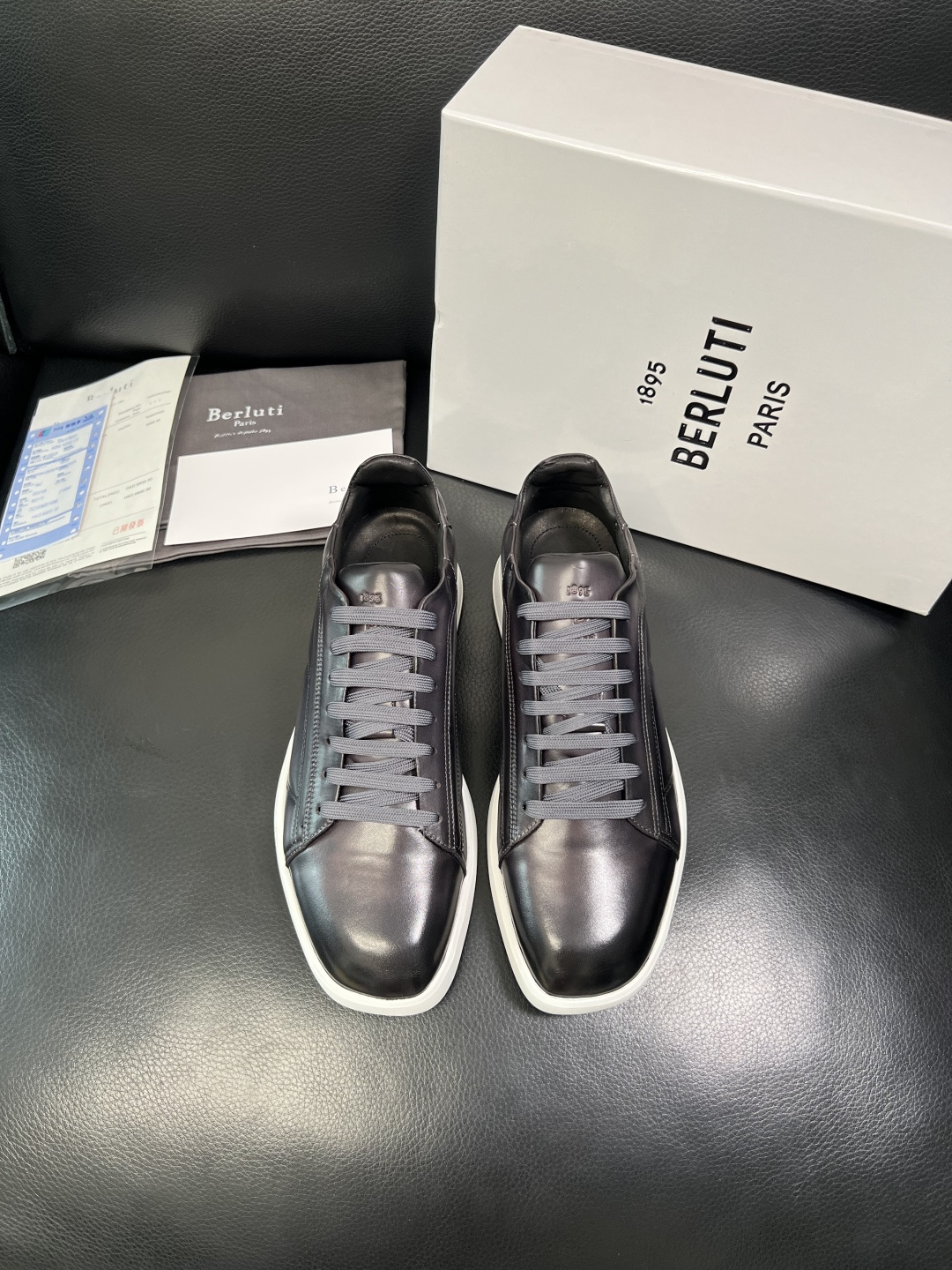 Berluti 高品质 顶级工艺品 布鲁提 专柜同步发售原厂配置，意大利进口牛皮面料，全进口水染牛皮里垫