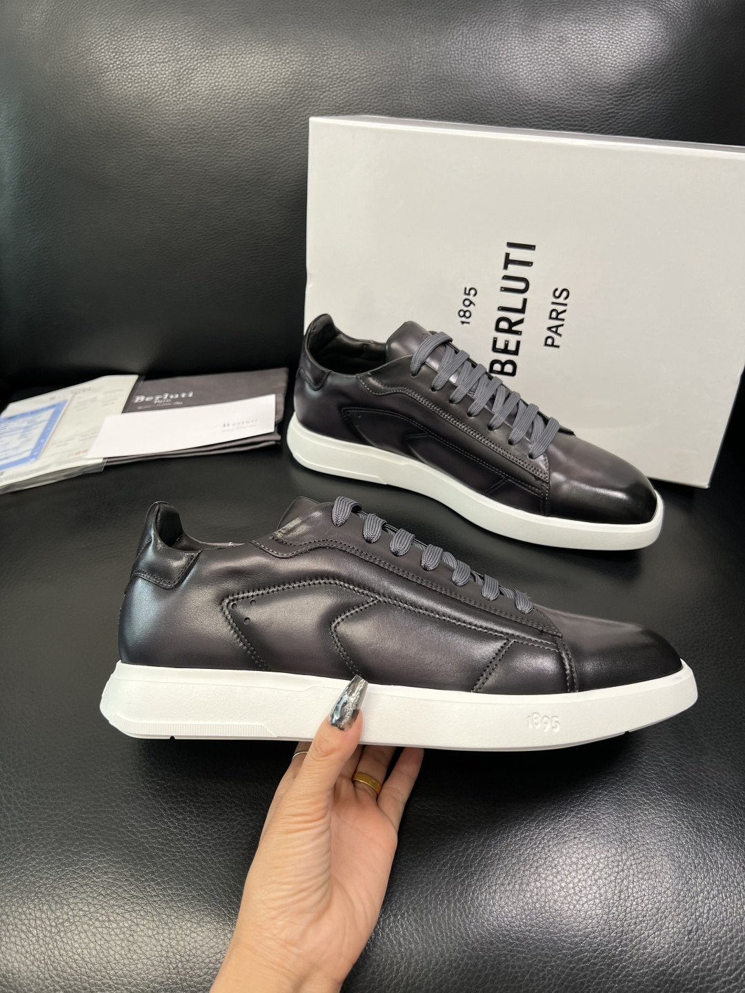 Berluti 高品质 顶级工艺品 布鲁提 专柜同步发售原厂配置，意大利进口牛皮面料，全进口水染牛皮里垫