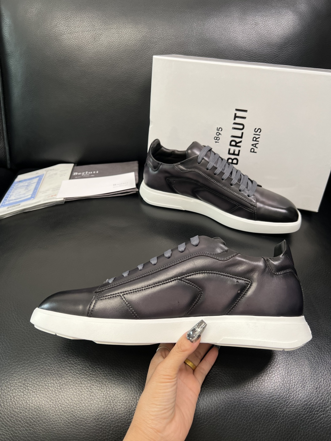 Berluti 高品质 顶级工艺品 布鲁提 专柜同步发售原厂配置，意大利进口牛皮面料，全进口水染牛皮里垫
