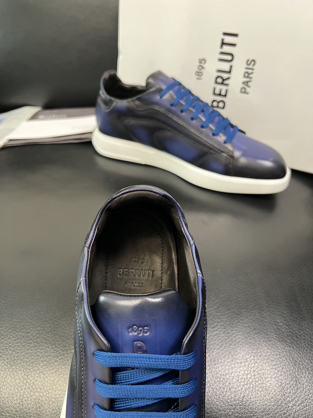 Berluti 高品质 顶级工艺品 布鲁提 专柜同步发售原厂配置，意大利进口牛皮面料，全进口水染牛皮里垫