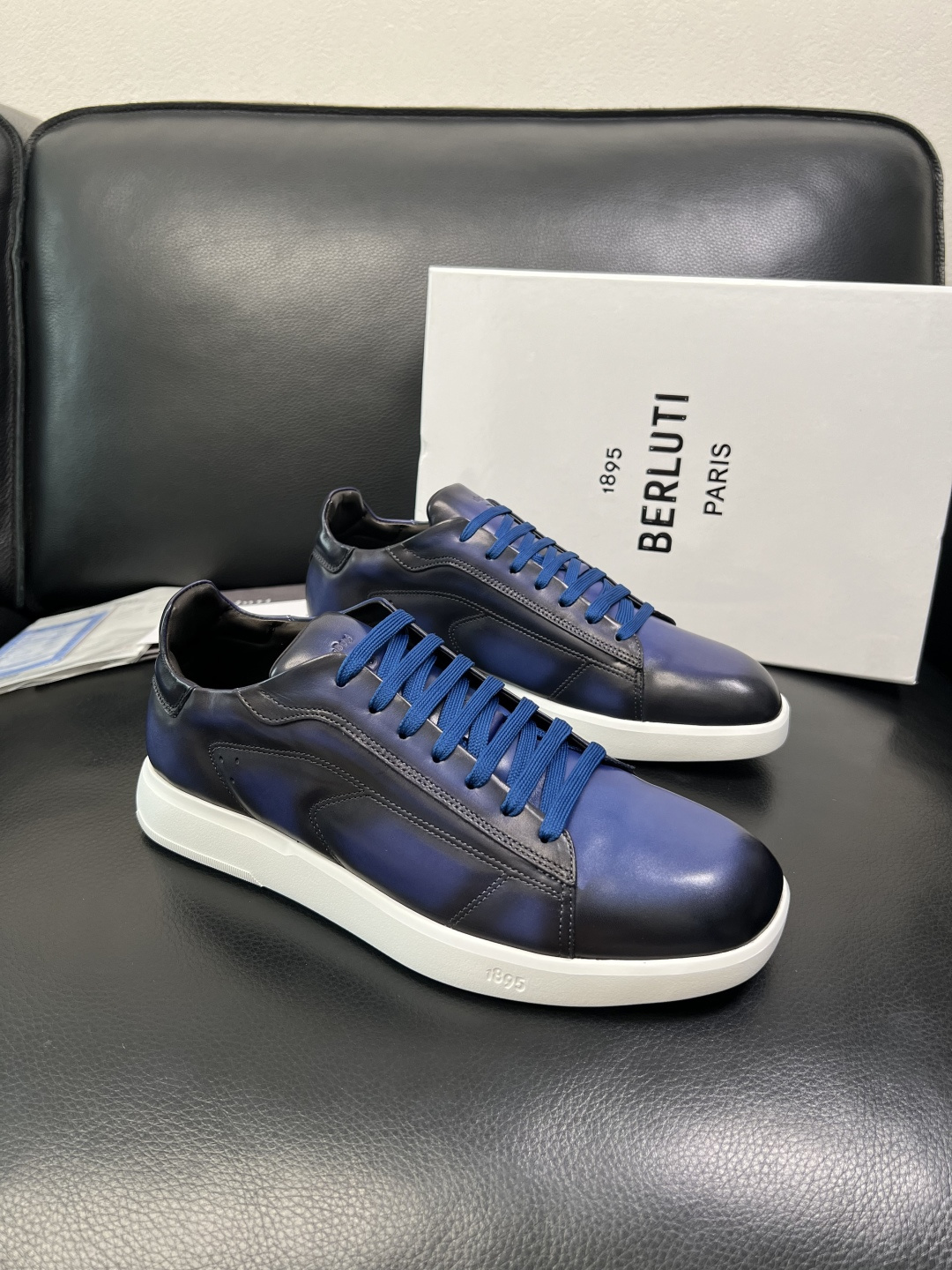 Berluti 高品质 顶级工艺品 布鲁提 专柜同步发售原厂配置，意大利进口牛皮面料，全进口水染牛皮里垫