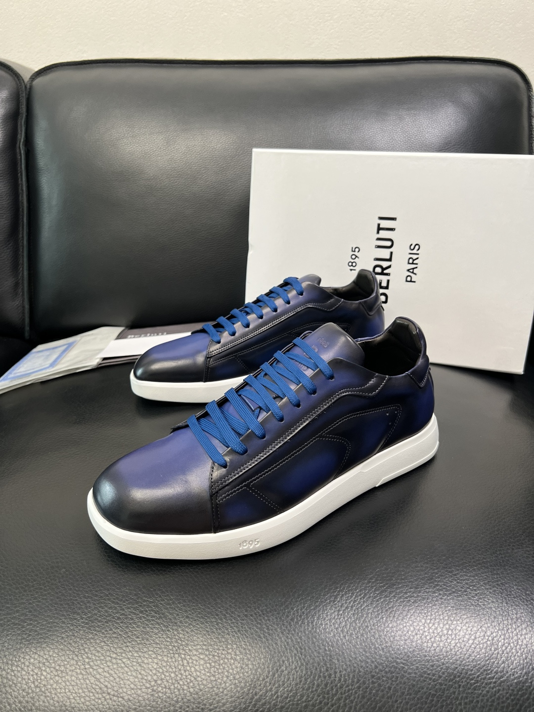 Berluti 高品质 顶级工艺品 布鲁提 专柜同步发售原厂配置，意大利进口牛皮面料，全进口水染牛皮里垫