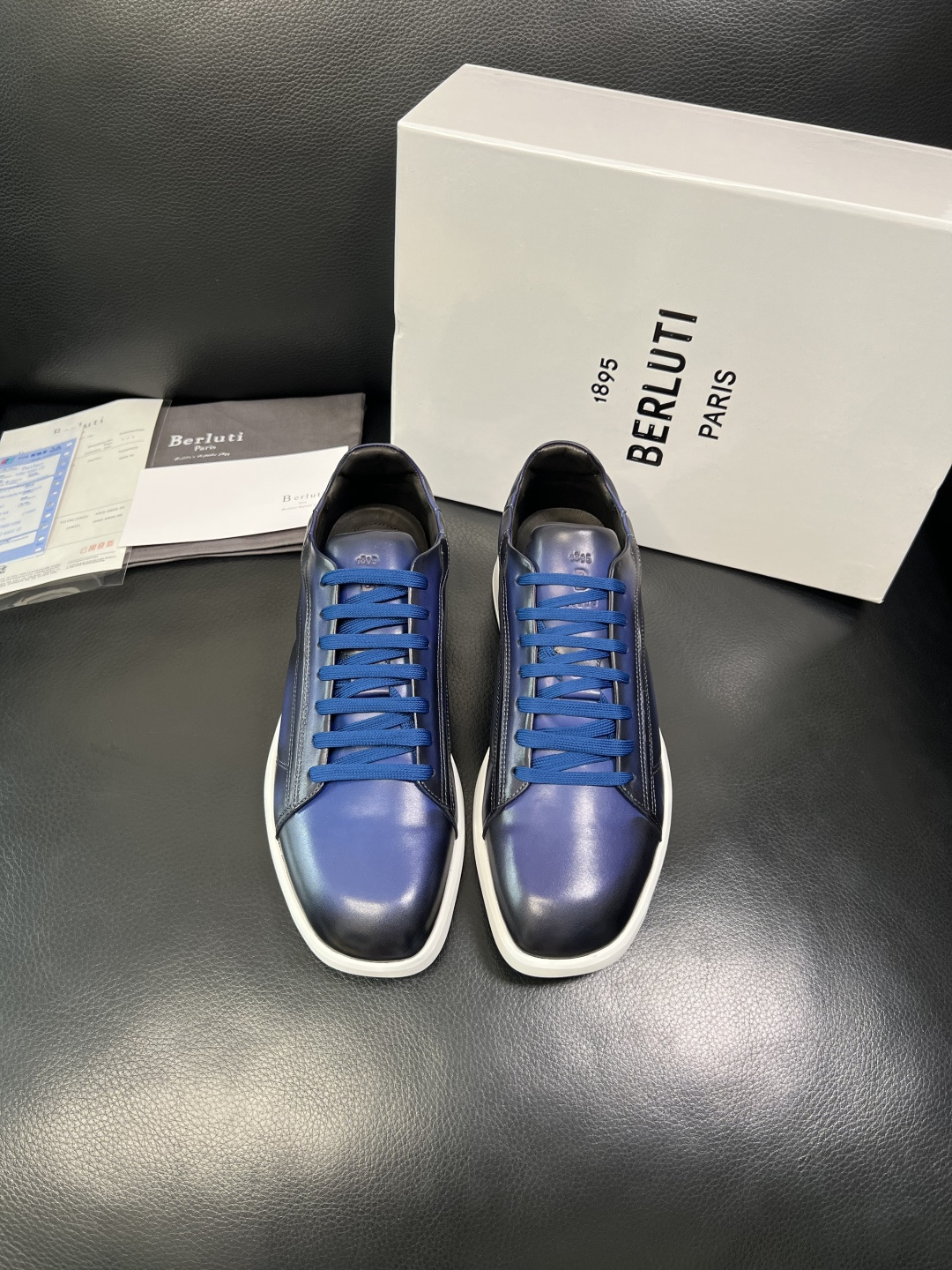 Berluti 高品质 顶级工艺品 布鲁提 专柜同步发售原厂配置，意大利进口牛皮面料，全进口水染牛皮里垫