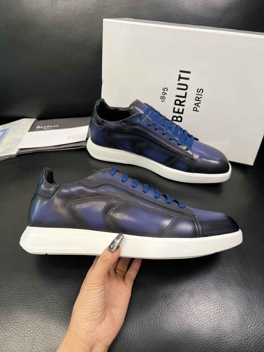 Berluti 高品质 顶级工艺品 布鲁提 专柜同步发售原厂配置，意大利进口牛皮面料，全进口水染牛皮里垫