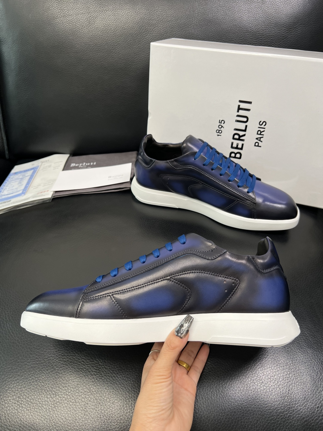 Berluti 高品质 顶级工艺品 布鲁提 专柜同步发售原厂配置，意大利进口牛皮面料，全进口水染牛皮里垫
