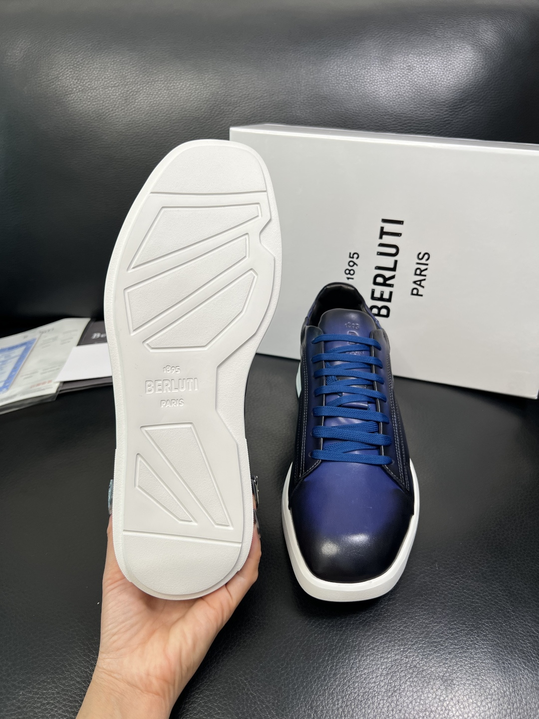 Berluti 高品质 顶级工艺品 布鲁提 专柜同步发售原厂配置，意大利进口牛皮面料，全进口水染牛皮里垫