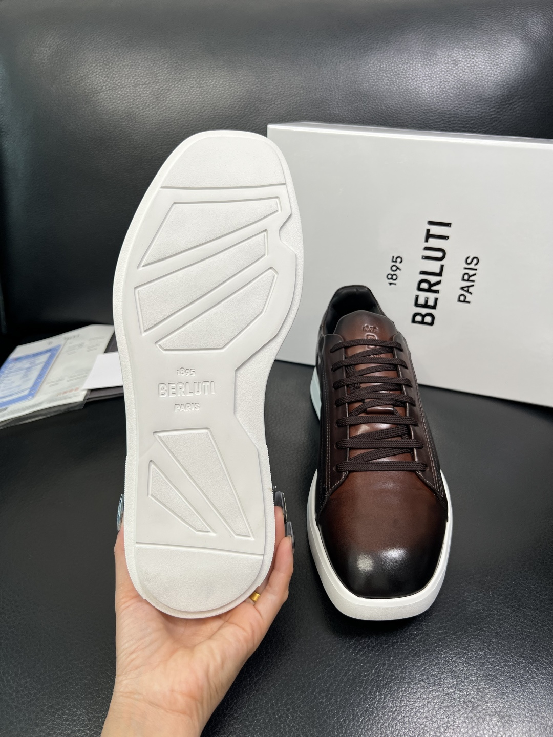 Berluti 高品质 顶级工艺品 布鲁提 专柜同步发售原厂配置，意大利进口牛皮面料，全进口水染牛皮里垫