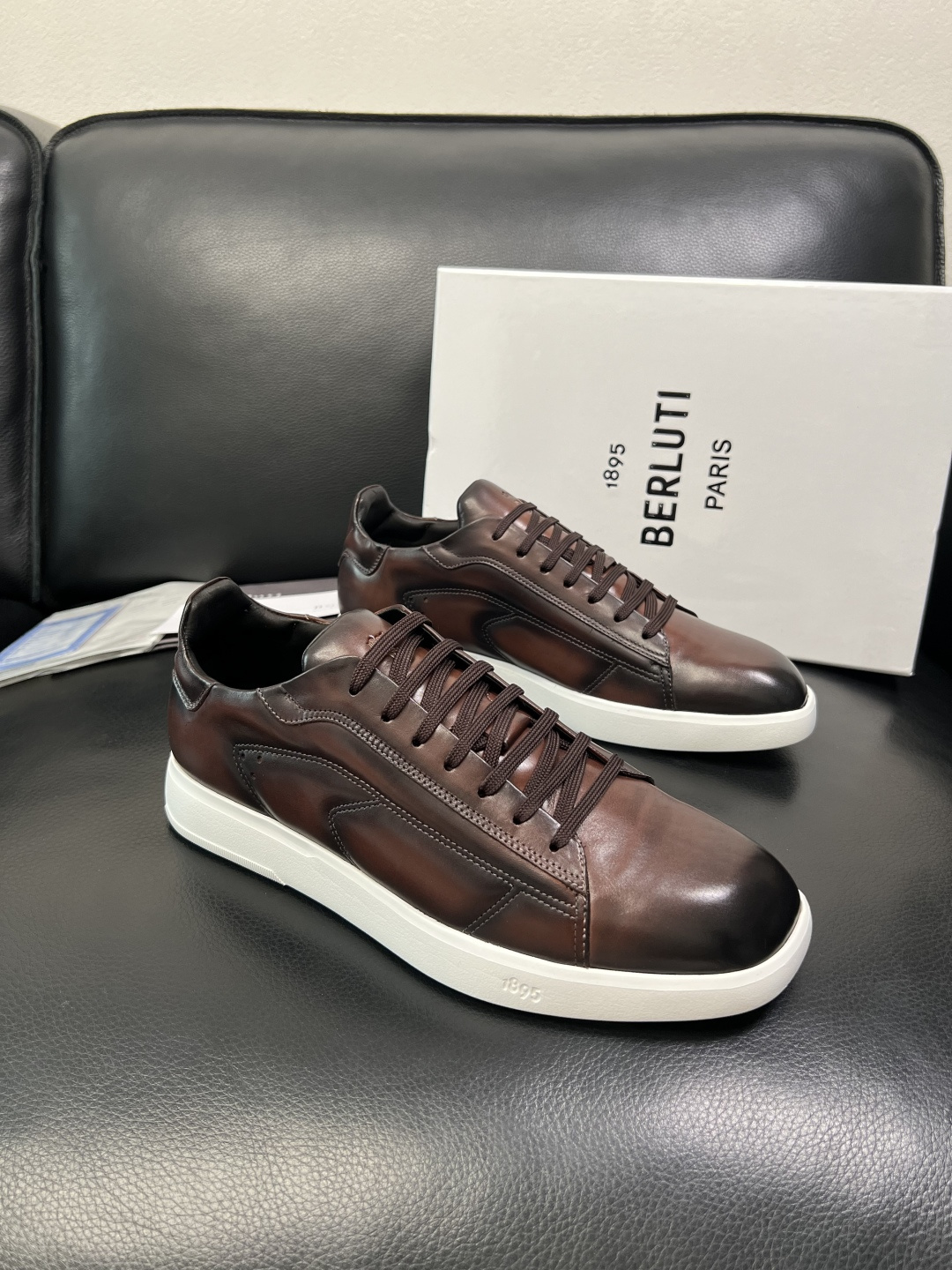 Berluti 高品质 顶级工艺品 布鲁提 专柜同步发售原厂配置，意大利进口牛皮面料，全进口水染牛皮里垫