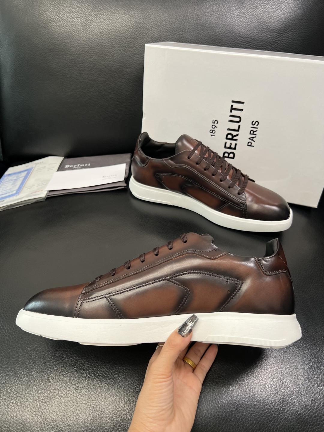 Berluti 高品质 顶级工艺品 布鲁提 专柜同步发售原厂配置，意大利进口牛皮面料，全进口水染牛皮里垫