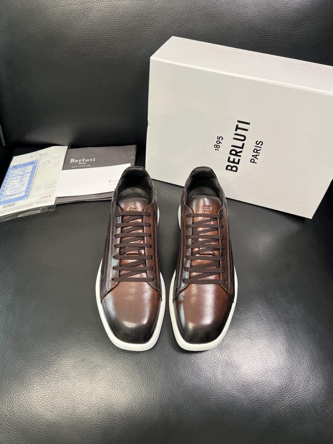 Berluti 高品质 顶级工艺品 布鲁提 专柜同步发售原厂配置，意大利进口牛皮面料，全进口水染牛皮里垫