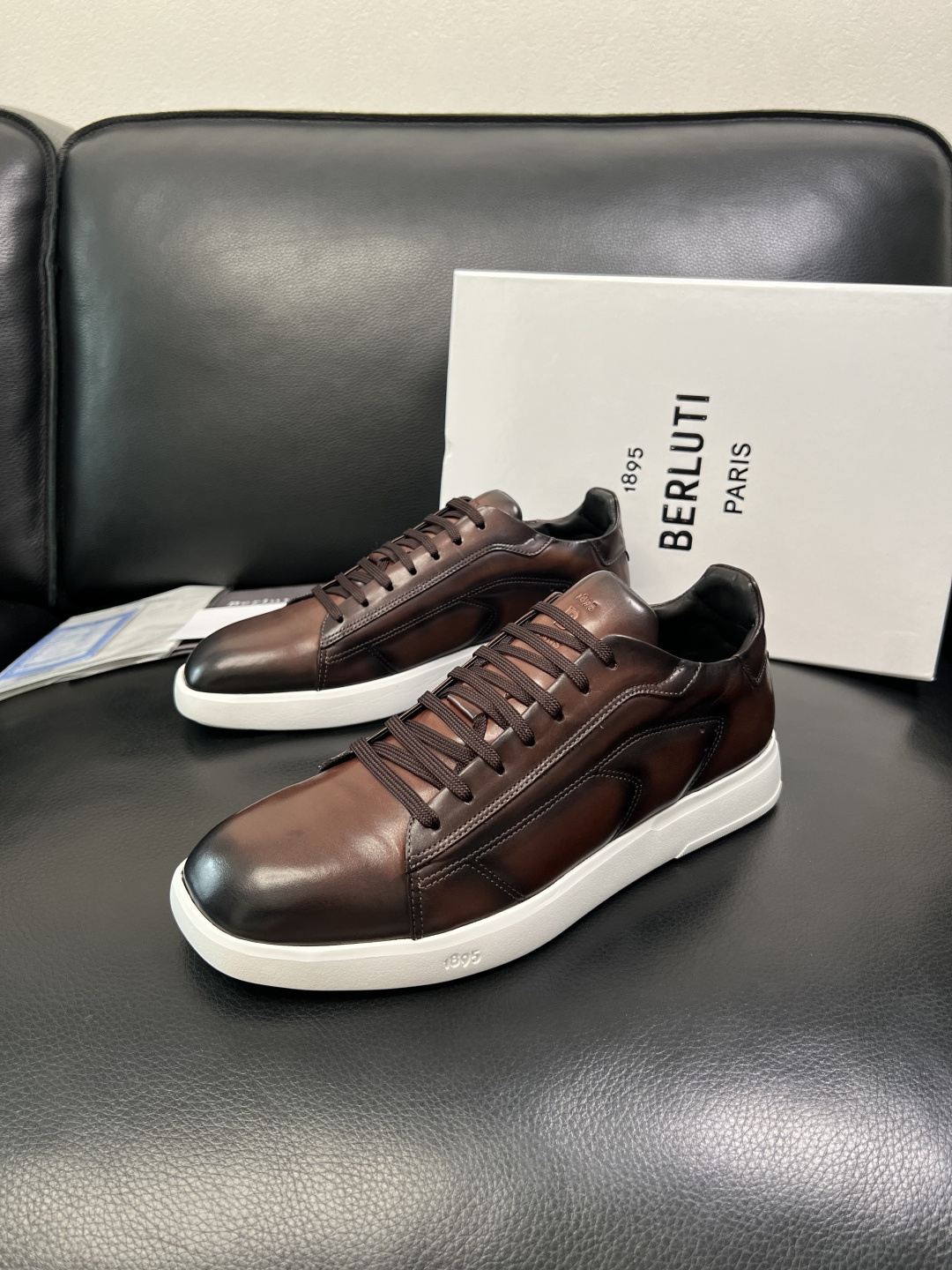 Berluti 高品质 顶级工艺品 布鲁提 专柜同步发售原厂配置，意大利进口牛皮面料，全进口水染牛皮里垫