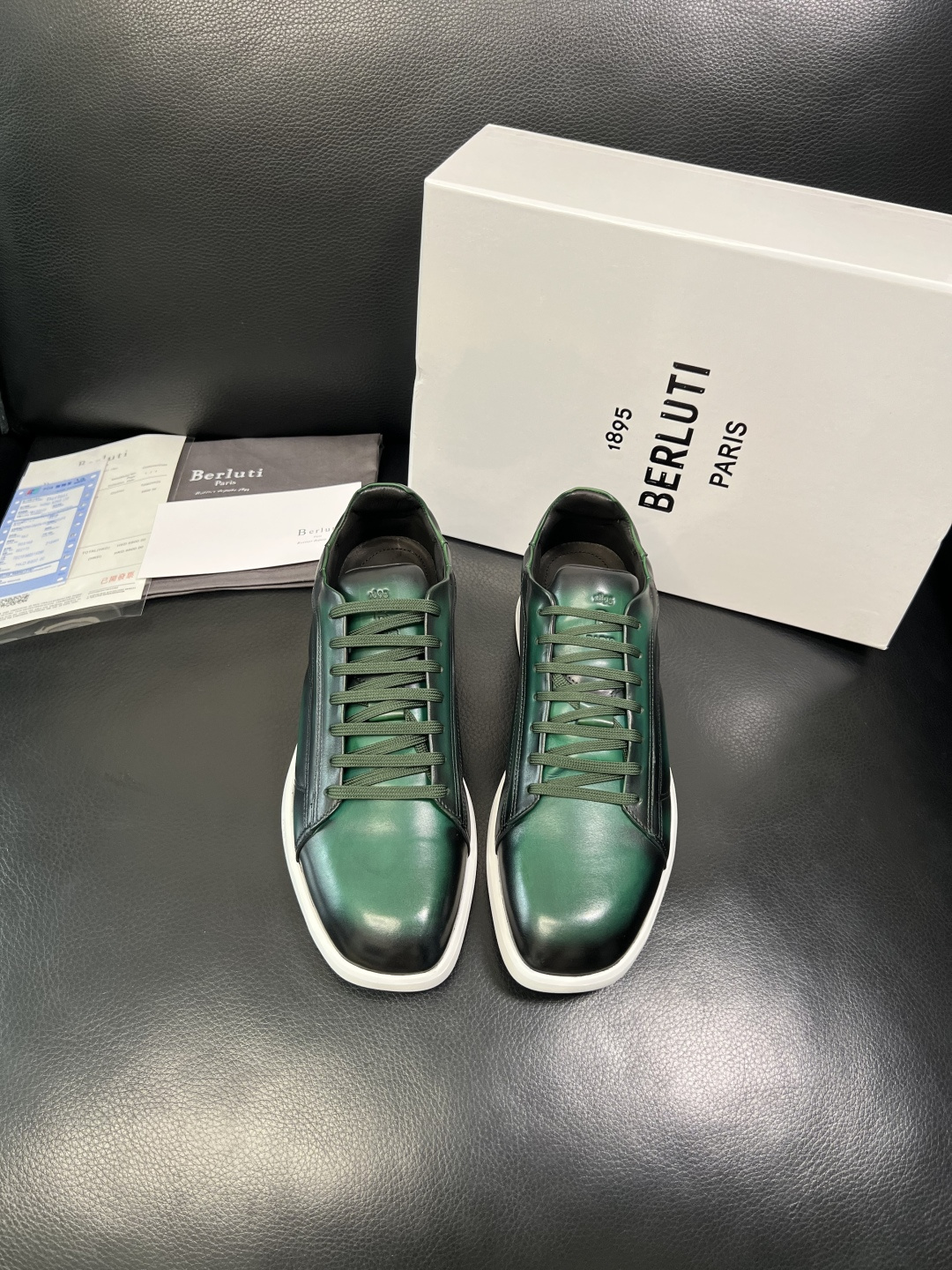 Berluti 高品质 顶级工艺品 布鲁提 专柜同步发售原厂配置，意大利进口牛皮面料，全进口水染牛皮里垫