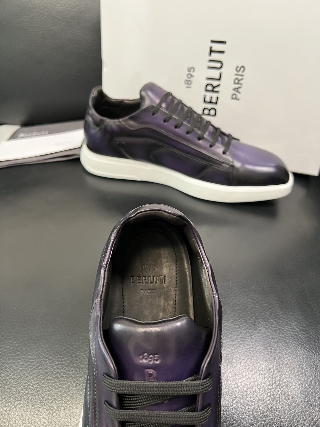 Berluti 高品质 顶级工艺品 布鲁提 专柜同步发售原厂配置，意大利进口牛皮面料，全进口水染牛皮里垫