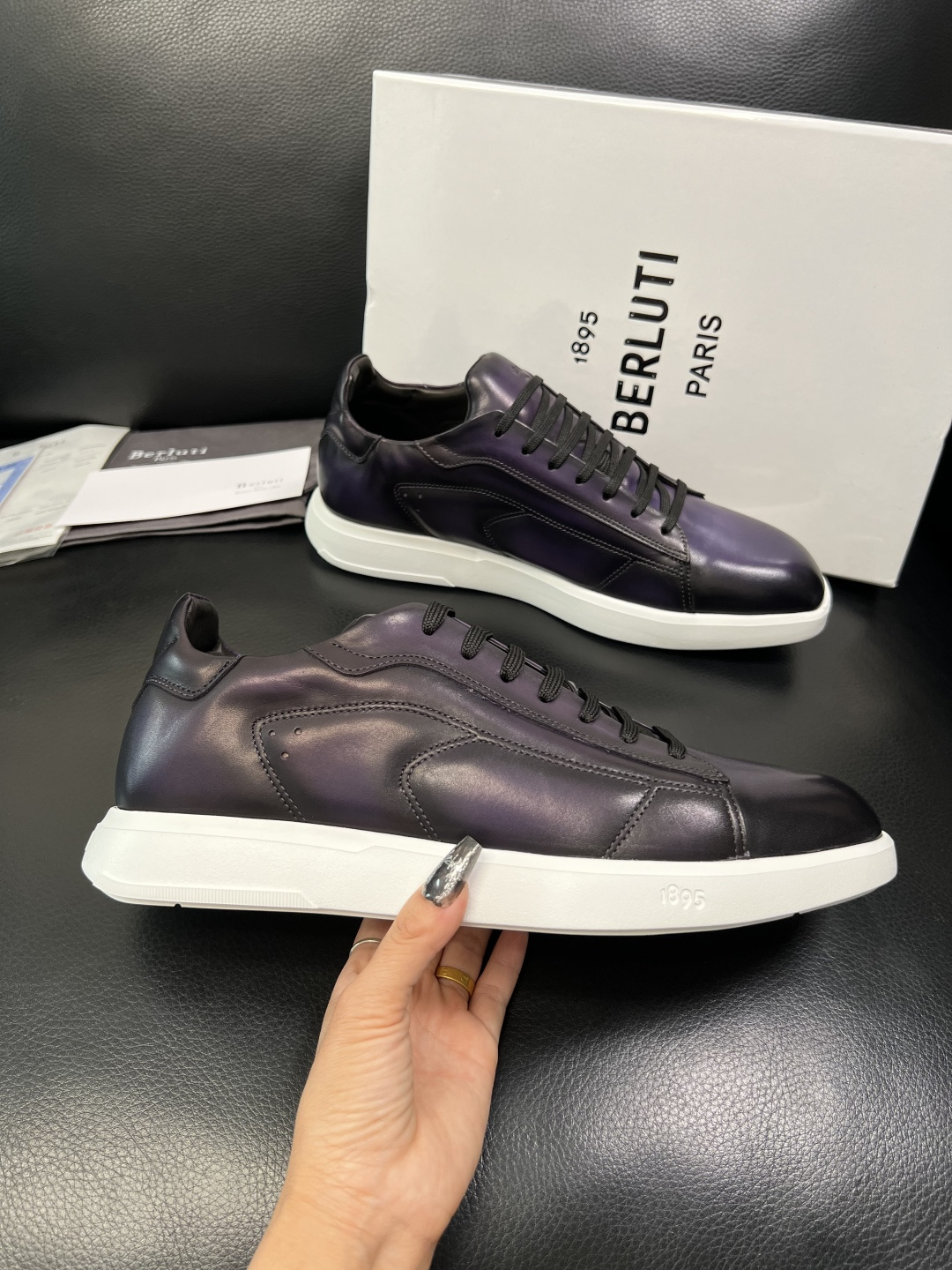 Berluti 高品质 顶级工艺品 布鲁提 专柜同步发售原厂配置，意大利进口牛皮面料，全进口水染牛皮里垫