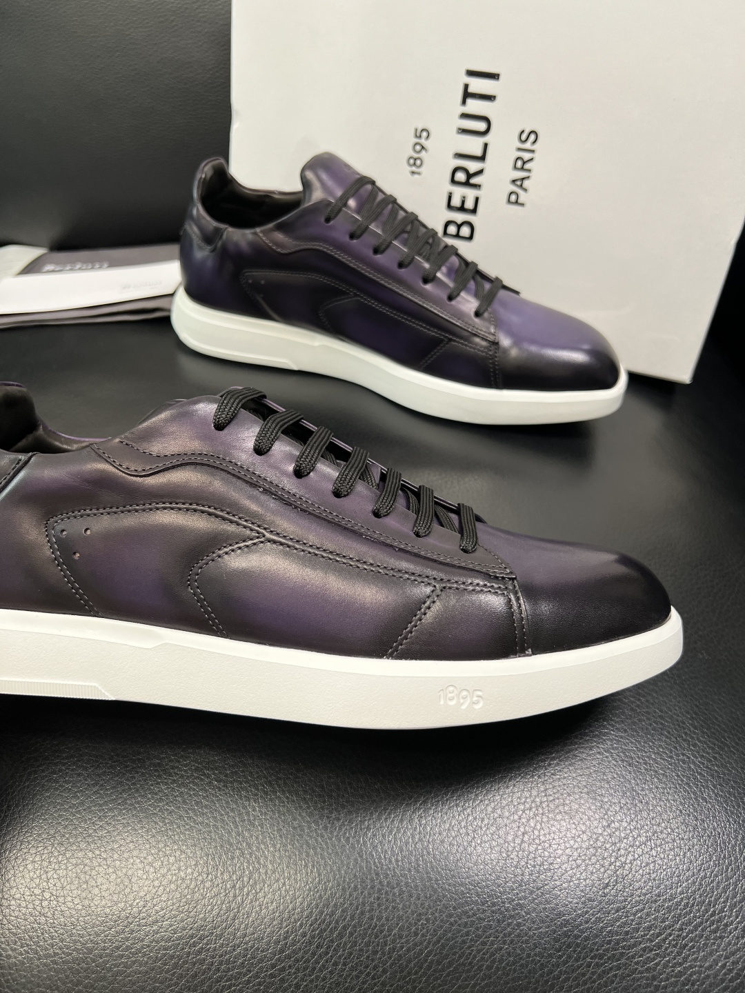 Berluti 高品质 顶级工艺品 布鲁提 专柜同步发售原厂配置，意大利进口牛皮面料，全进口水染牛皮里垫
