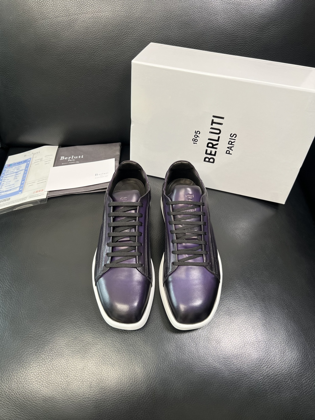 Berluti 高品质 顶级工艺品 布鲁提 专柜同步发售原厂配置，意大利进口牛皮面料，全进口水染牛皮里垫