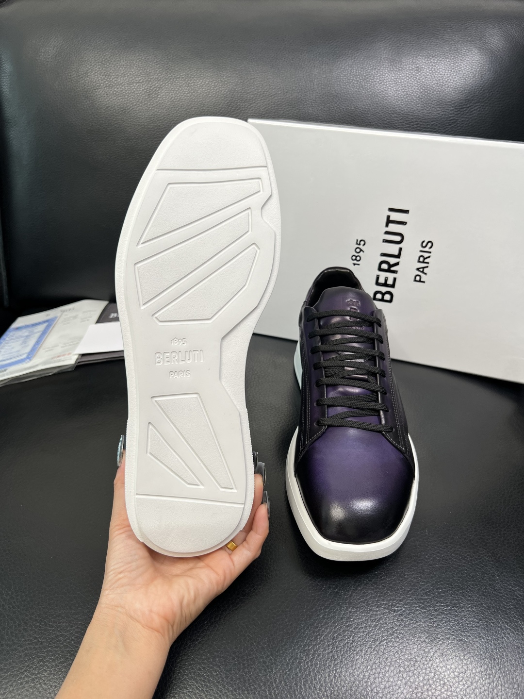 Berluti 高品质 顶级工艺品 布鲁提 专柜同步发售原厂配置，意大利进口牛皮面料，全进口水染牛皮里垫