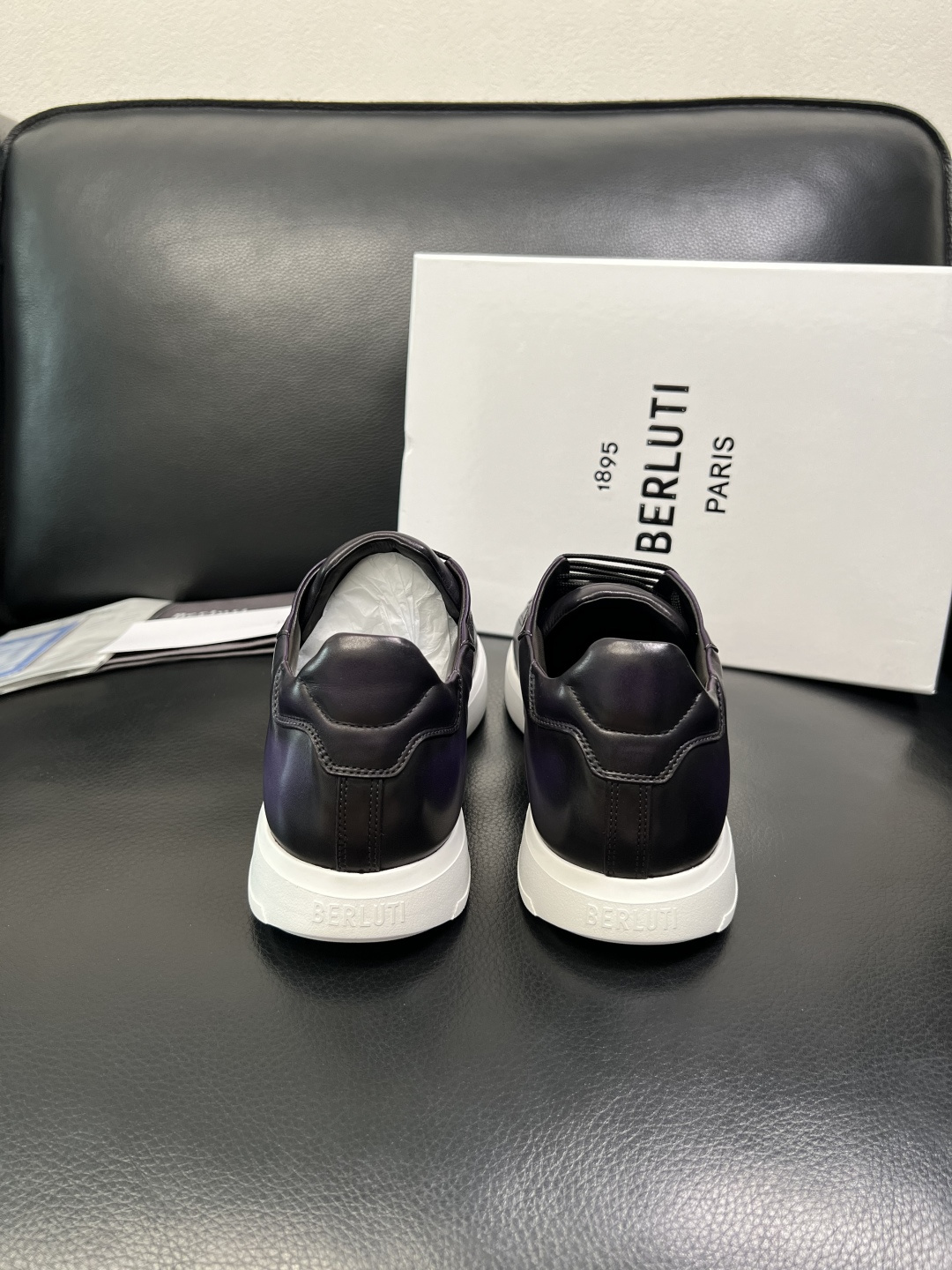 Berluti 高品质 顶级工艺品 布鲁提 专柜同步发售原厂配置，意大利进口牛皮面料，全进口水染牛皮里垫