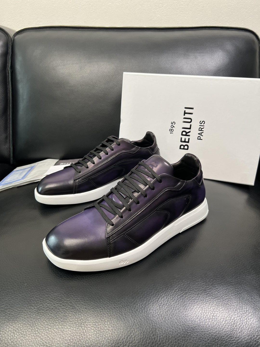 Berluti 高品质 顶级工艺品 布鲁提 专柜同步发售原厂配置，意大利进口牛皮面料，全进口水染牛皮里垫