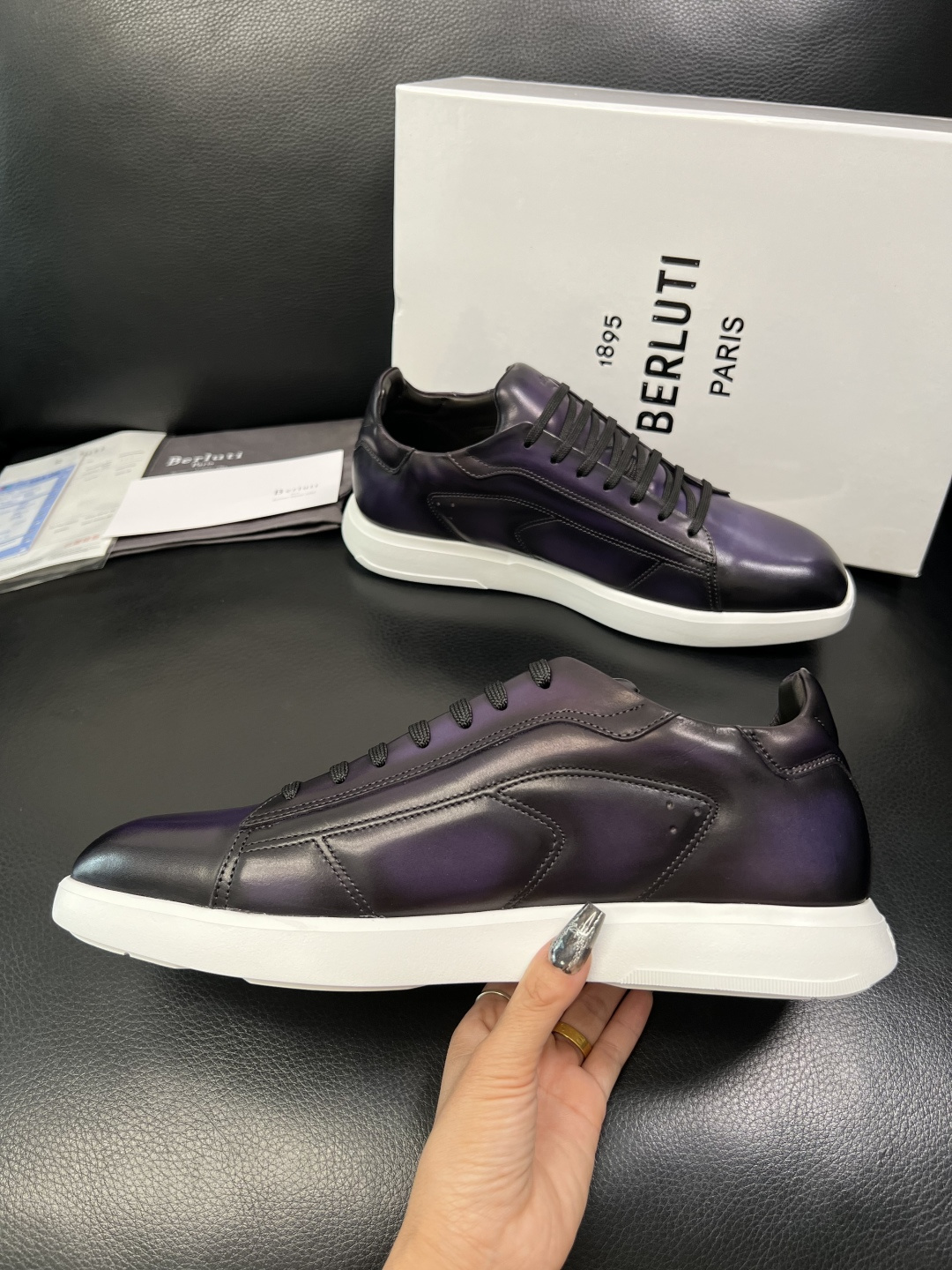 Berluti 高品质 顶级工艺品 布鲁提 专柜同步发售原厂配置，意大利进口牛皮面料，全进口水染牛皮里垫