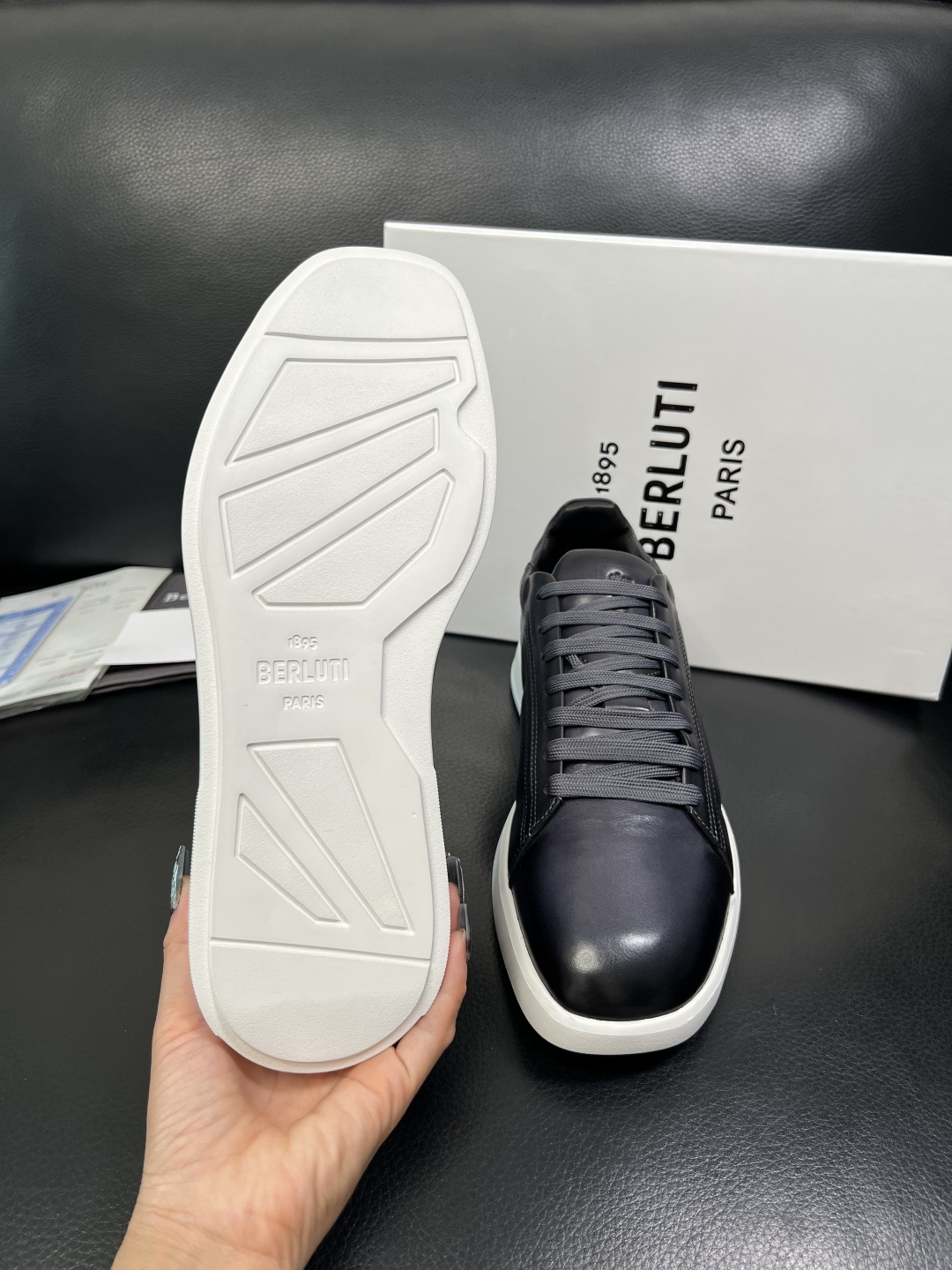 Berluti 高品质 顶级工艺品 布鲁提 专柜同步发售原厂配置，意大利进口牛皮面料，全进口水染牛皮里垫