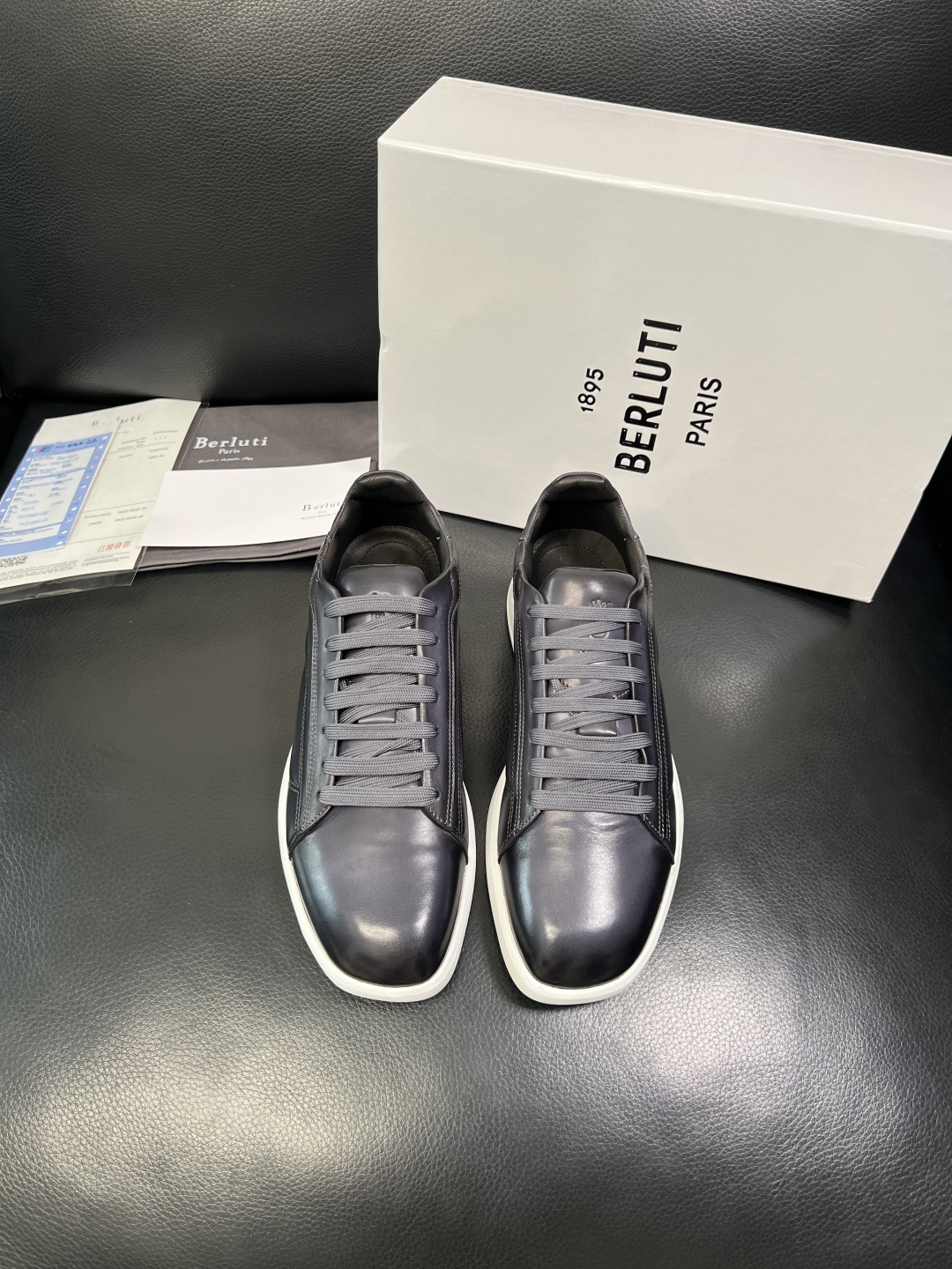 Berluti 高品质 顶级工艺品 布鲁提 专柜同步发售原厂配置，意大利进口牛皮面料，全进口水染牛皮里垫
