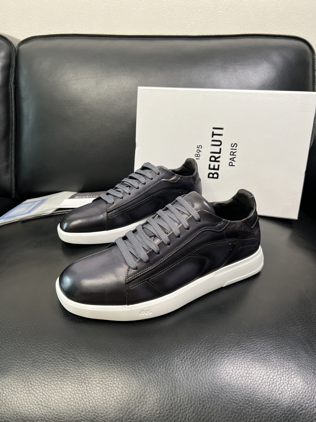Berluti 高品质 顶级工艺品 布鲁提 专柜同步发售原厂配置，意大利进口牛皮面料，全进口水染牛皮里垫