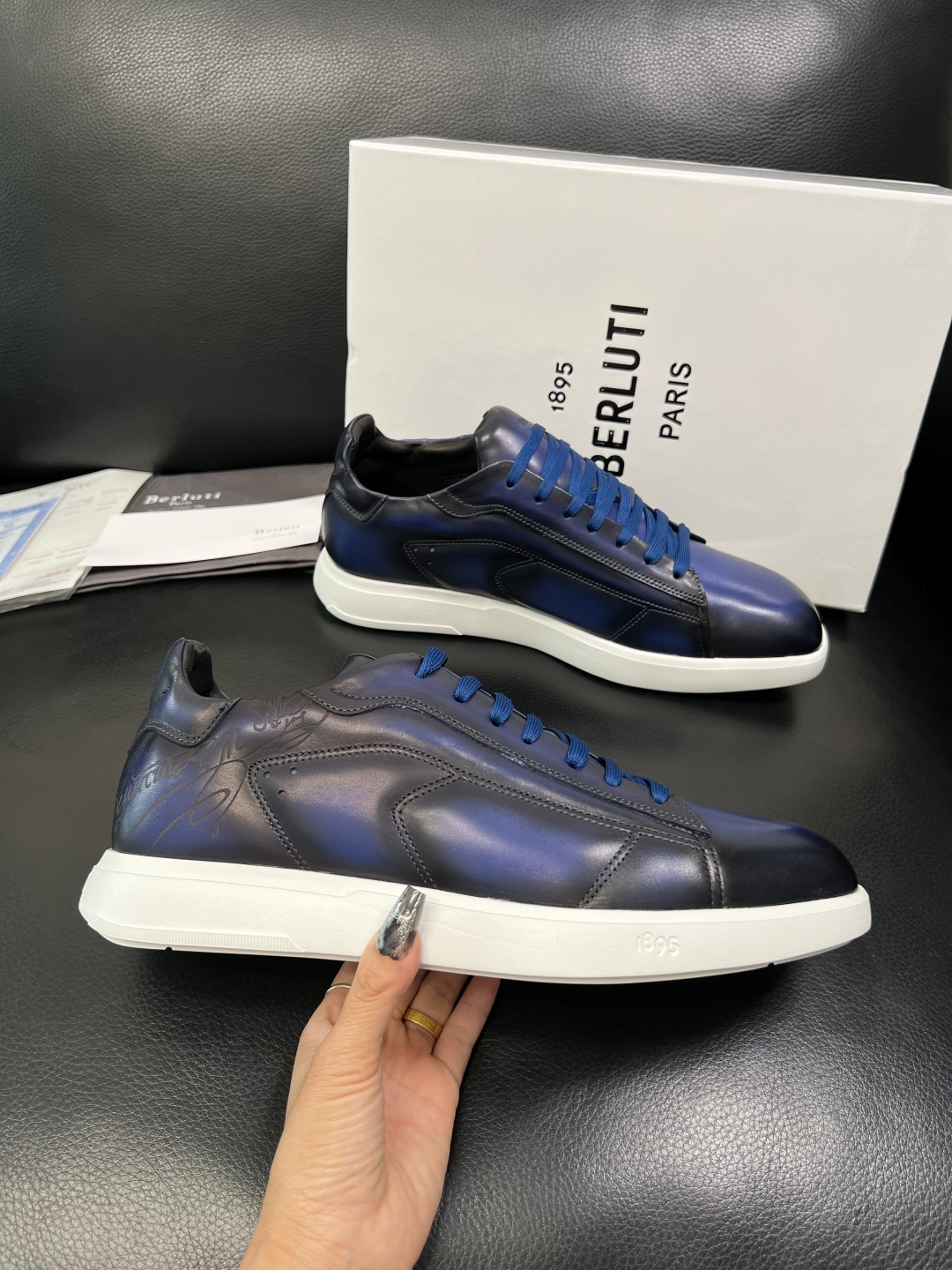 Berluti 高品质 顶级工艺品 布鲁提 专柜同步发售原厂配置，意大利进口牛皮面料，全进口水染牛皮里垫