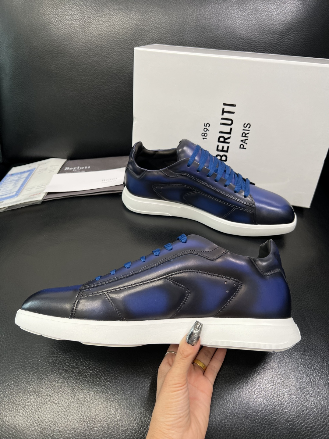Berluti 高品质 顶级工艺品 布鲁提 专柜同步发售原厂配置，意大利进口牛皮面料，全进口水染牛皮里垫