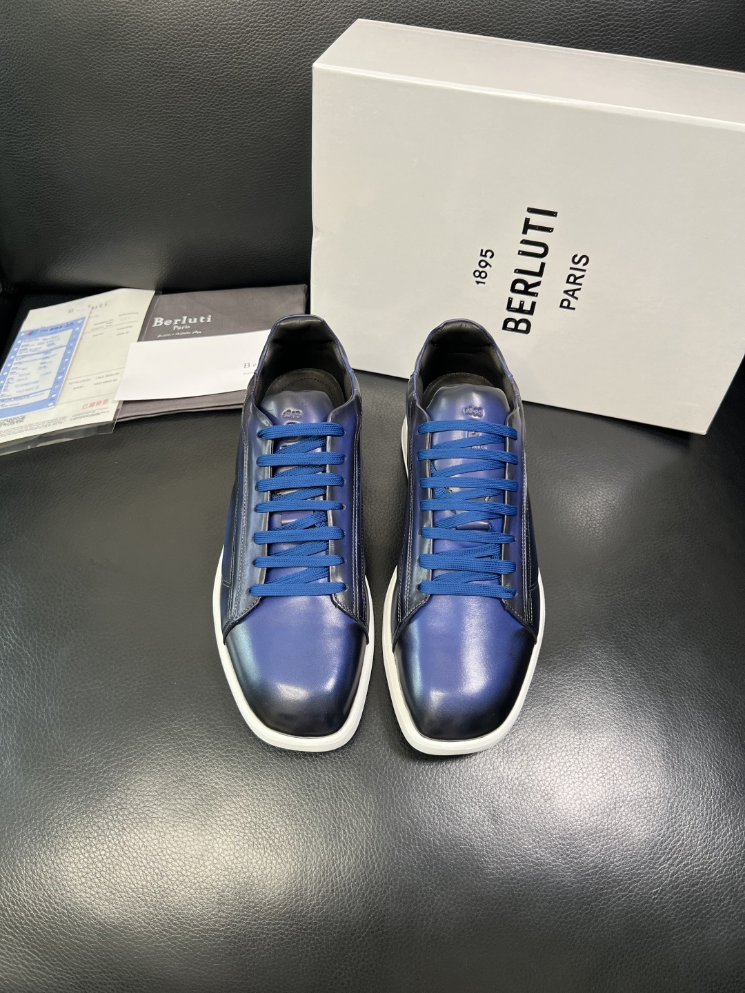 Berluti 高品质 顶级工艺品 布鲁提 专柜同步发售原厂配置，意大利进口牛皮面料，全进口水染牛皮里垫