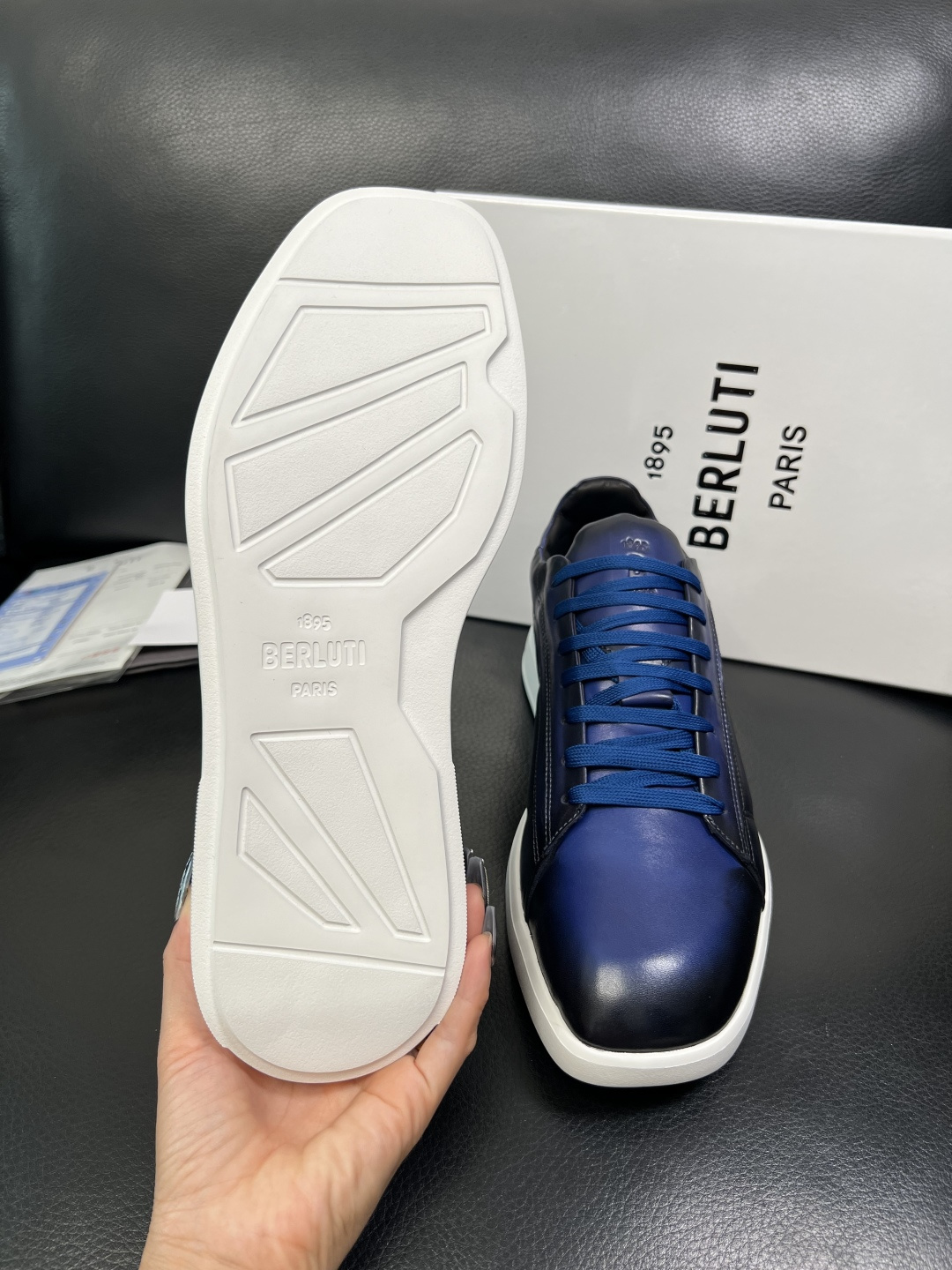 Berluti 高品质 顶级工艺品 布鲁提 专柜同步发售原厂配置，意大利进口牛皮面料，全进口水染牛皮里垫