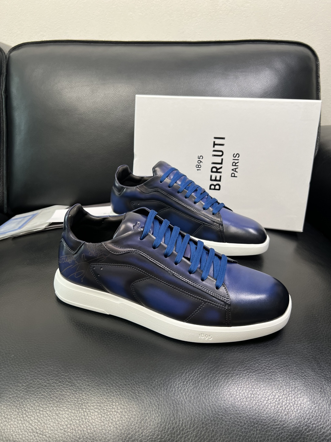 Berluti 高品质 顶级工艺品 布鲁提 专柜同步发售原厂配置，意大利进口牛皮面料，全进口水染牛皮里垫