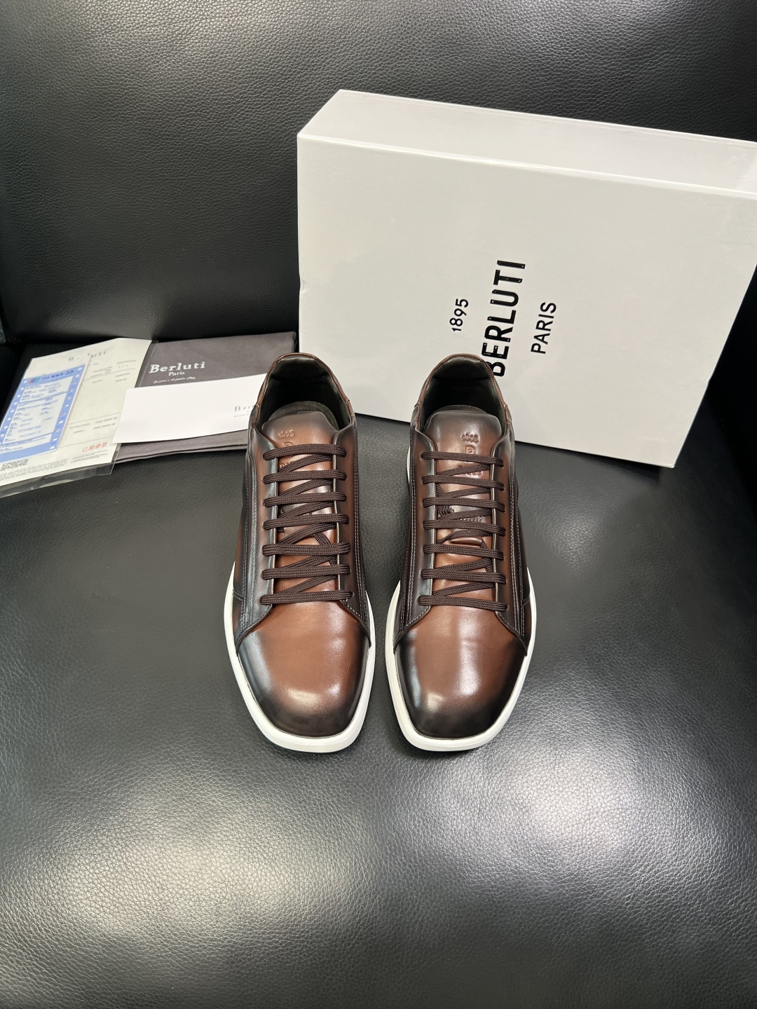 Berluti 高品质 顶级工艺品 布鲁提 专柜同步发售原厂配置，意大利进口牛皮面料，全进口水染牛皮里垫
