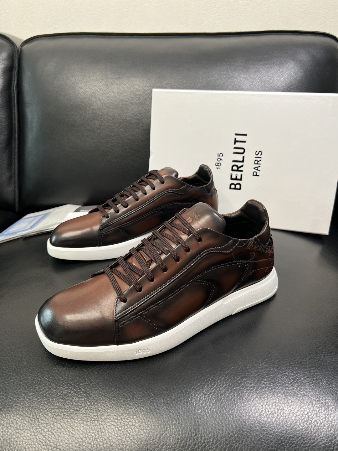 Berluti 高品质 顶级工艺品 布鲁提 专柜同步发售原厂配置，意大利进口牛皮面料，全进口水染牛皮里垫