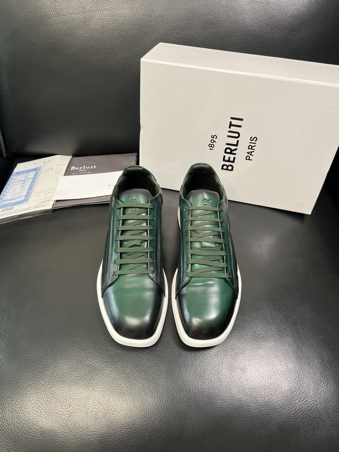 Berluti 高品质 顶级工艺品 布鲁提 专柜同步发售原厂配置，意大利进口牛皮面料，全进口水染牛皮里垫