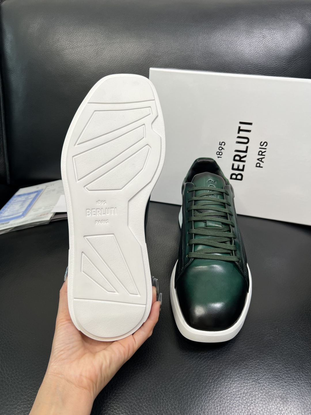 Berluti 高品质 顶级工艺品 布鲁提 专柜同步发售原厂配置，意大利进口牛皮面料，全进口水染牛皮里垫