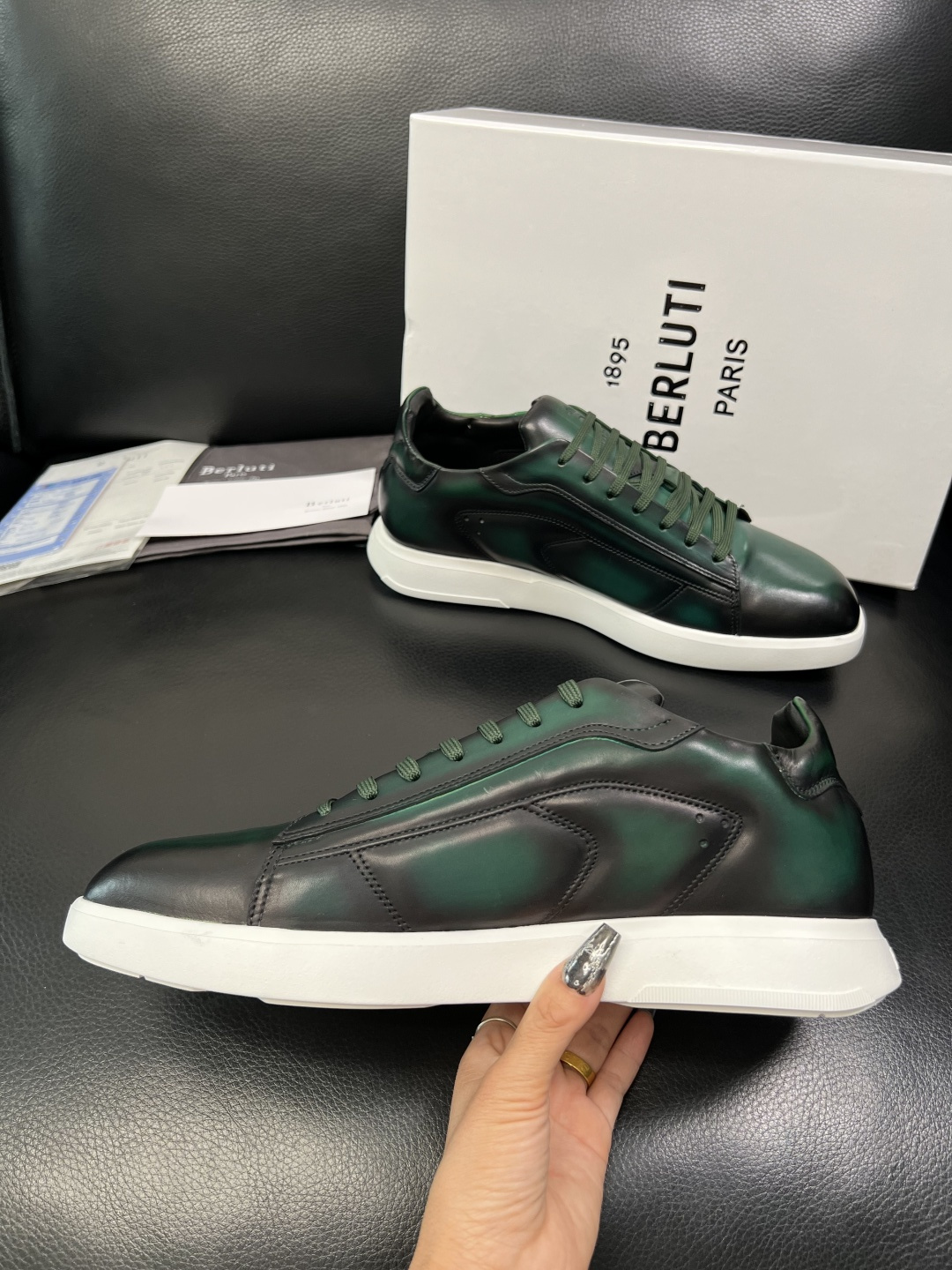 Berluti 高品质 顶级工艺品 布鲁提 专柜同步发售原厂配置，意大利进口牛皮面料，全进口水染牛皮里垫