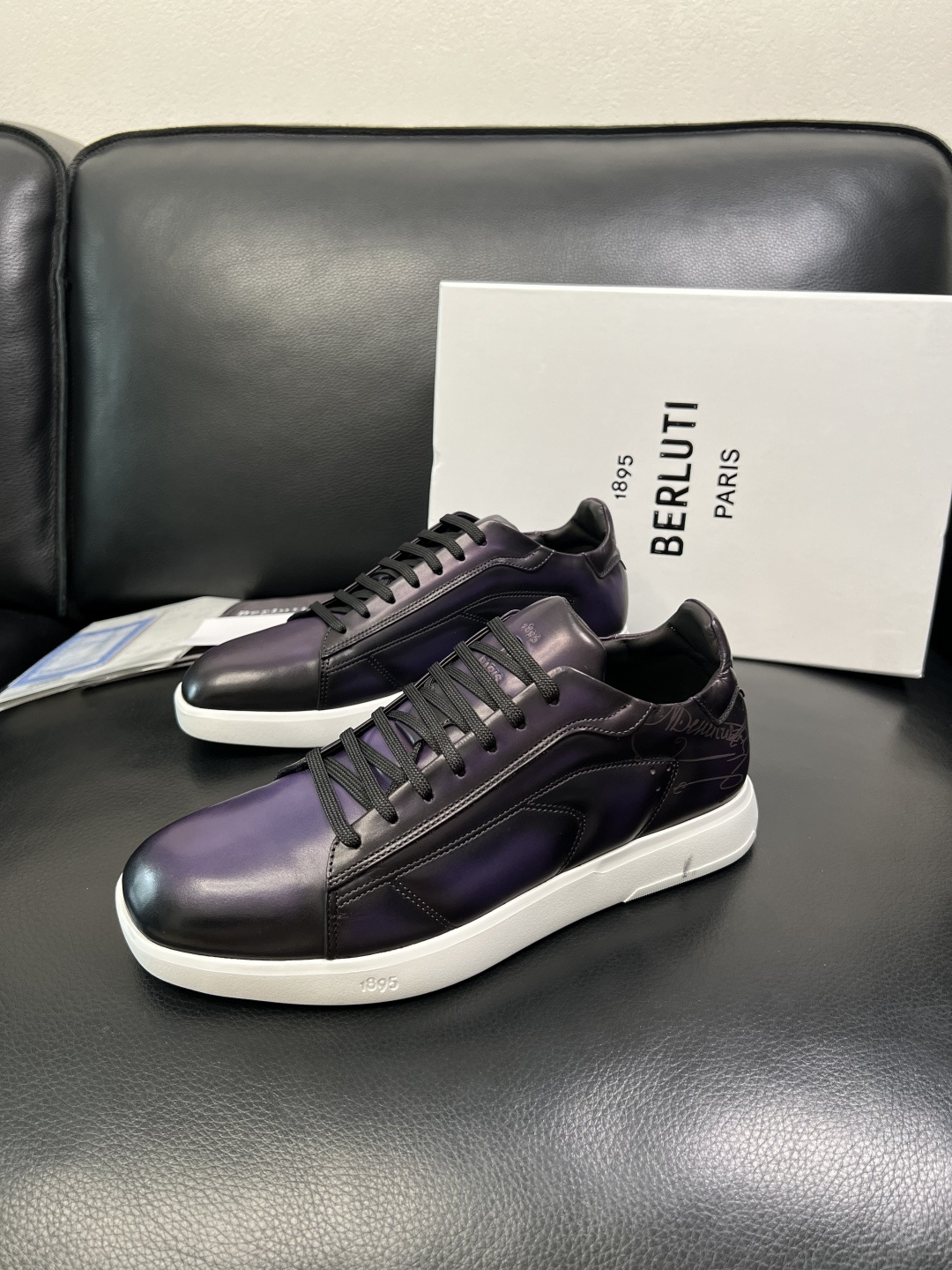 Berluti 高品质 顶级工艺品 布鲁提 专柜同步发售原厂配置，意大利进口牛皮面料，全进口水染牛皮里垫