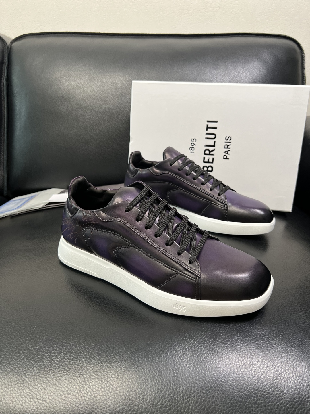 Berluti 高品质 顶级工艺品 布鲁提 专柜同步发售原厂配置，意大利进口牛皮面料，全进口水染牛皮里垫