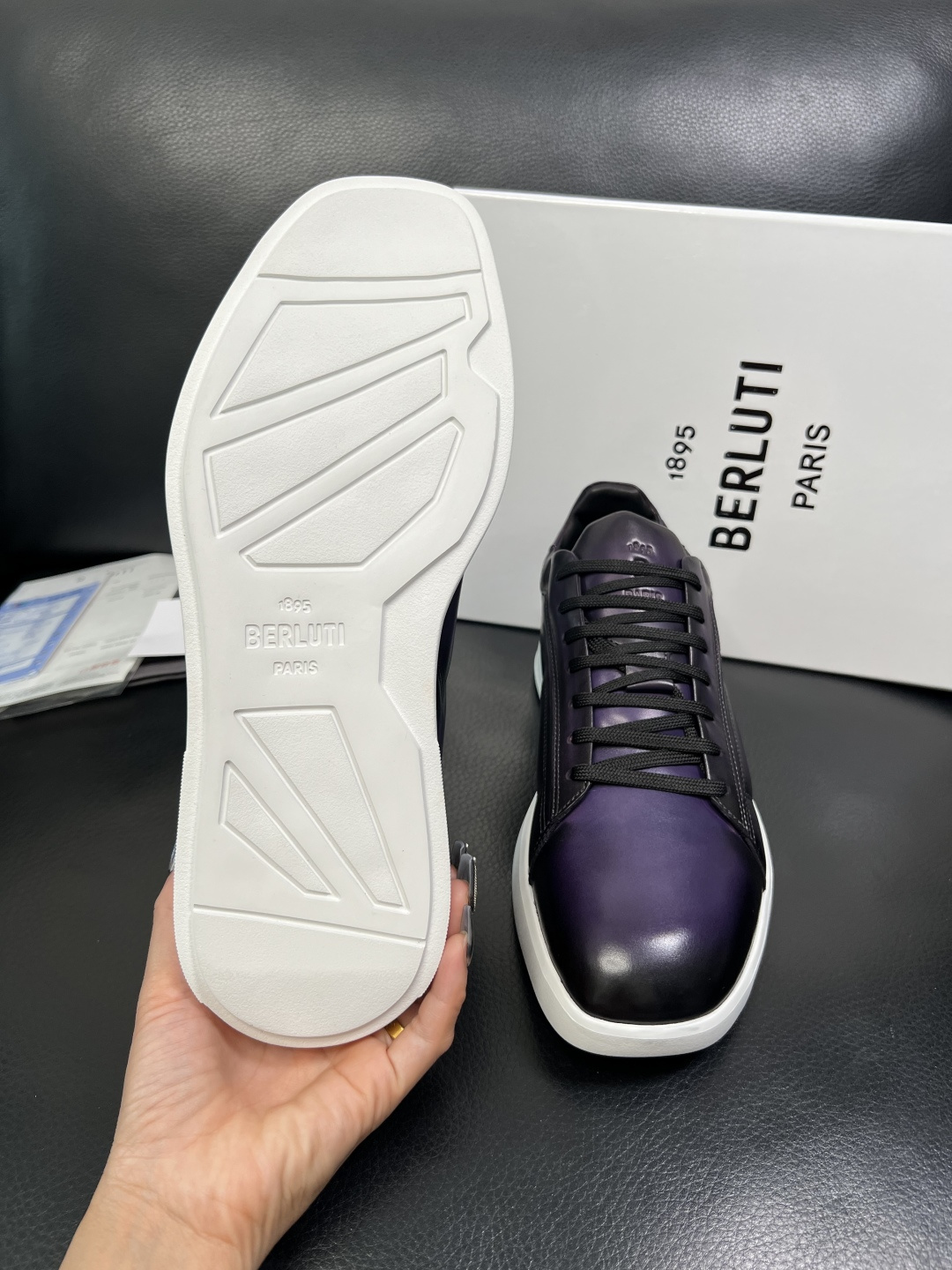 Berluti 高品质 顶级工艺品 布鲁提 专柜同步发售原厂配置，意大利进口牛皮面料，全进口水染牛皮里垫