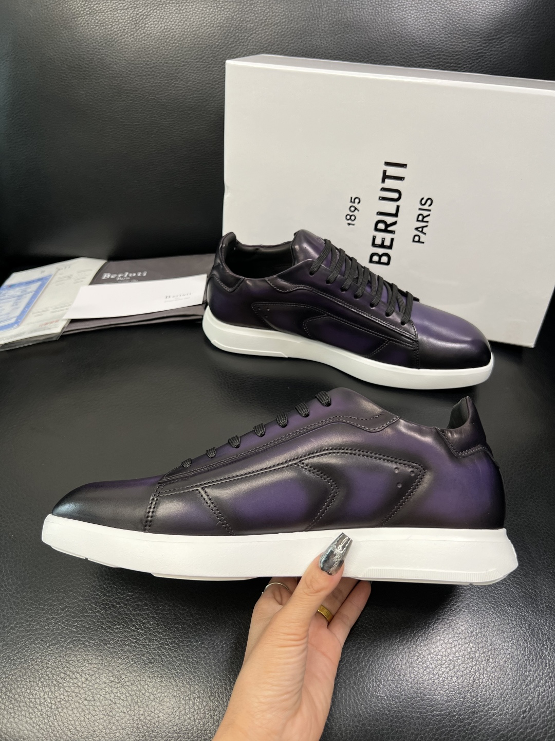 Berluti 高品质 顶级工艺品 布鲁提 专柜同步发售原厂配置，意大利进口牛皮面料，全进口水染牛皮里垫